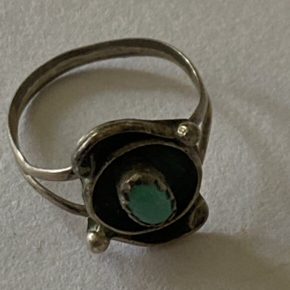 Vintage Turquoise Ring Dainty Silver Southwest Boho Rustic Patina Sz 6 - Picture 2 of 9